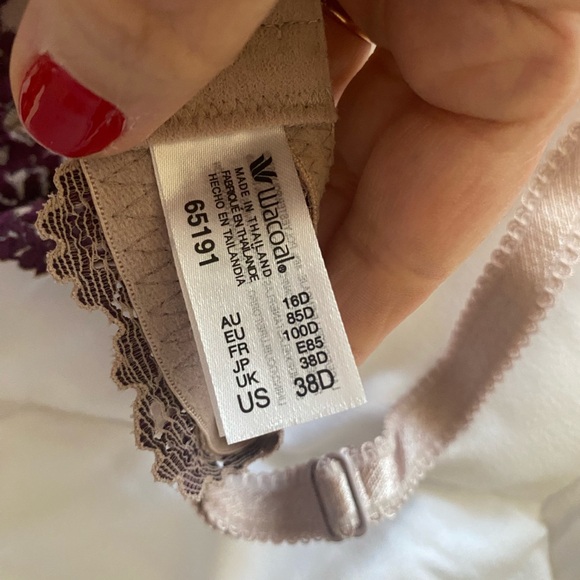 Wacoal embrace lace - two bras 38D - Picture 7 of 7